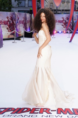 zendaya7-h-22.jpg