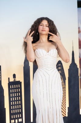 zendaya7-h-8.jpg