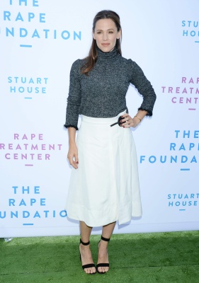 84537929_84501397_jennifer-garner_07102018e_03.jpg
