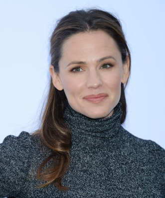 84537947_84501399_jennifer-garner_07102018e_04.jpg