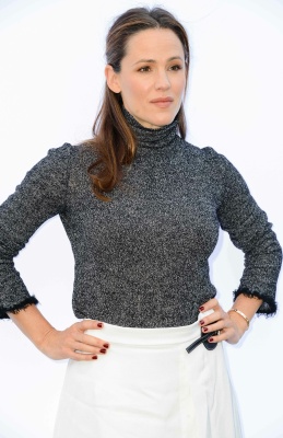 84538427_84501433_jennifer-garner_07102018e_33.jpg
