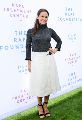 84541918_84501470_jennifer-garner_07102018e_54.jpg