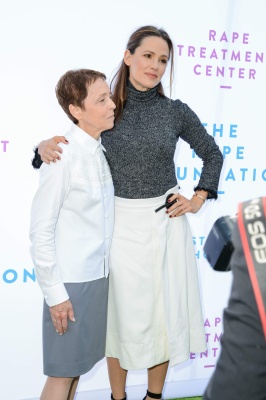 84542636_84501481_jennifer-garner_07102018e_58.jpg