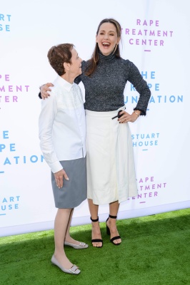 84542695_84501485_jennifer-garner_07102018e_59.jpg