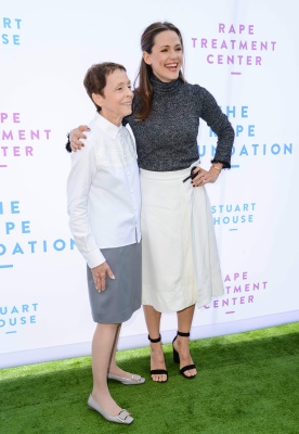84542709_84501489_jennifer-garner_07102018e_60.jpg