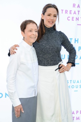 84542761_84501503_jennifer-garner_07102018e_63.jpg