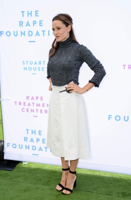 84542817_84501511_jennifer-garner_07102018e_67.jpg