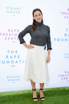84543108_84501534_jennifer-garner_07102018e_83.jpg