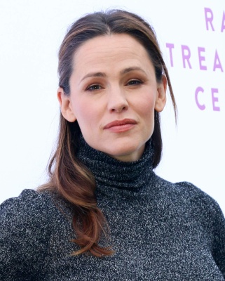 84543193_84501541_jennifer-garner_07102018e_89.jpg